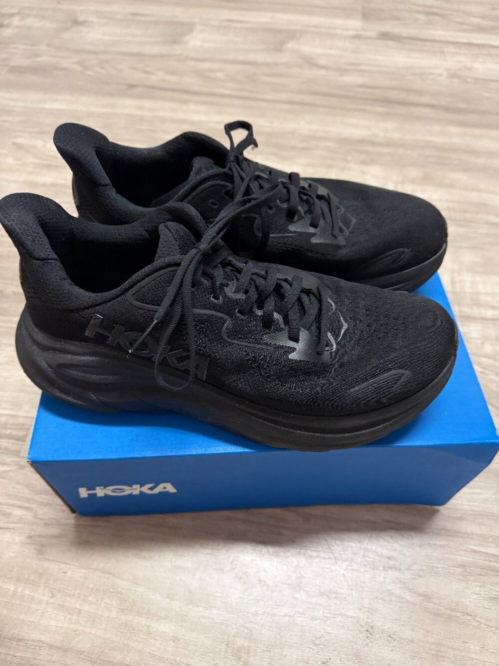 HOKA Clifton 10 Men’s Running Shoes – Size 9D